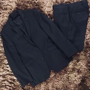 Kenneth Cole Reaction Men’s Suit Size 40R Navy